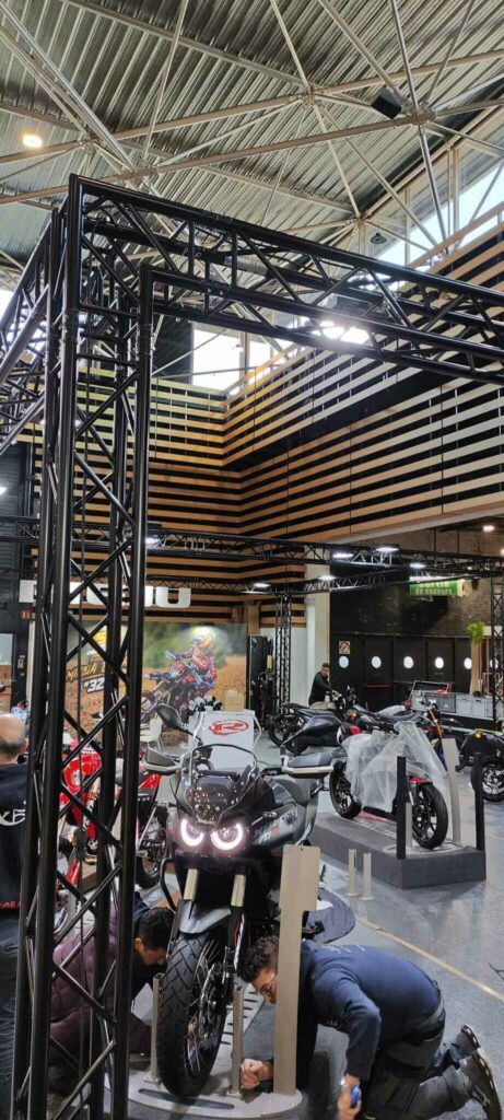 alquiler truss negro eventos madrid