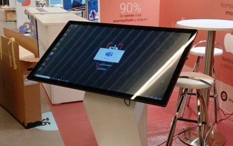 kiosco tactil alquiler barcelona