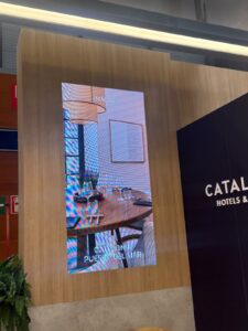 pantalla led vertical alquiler