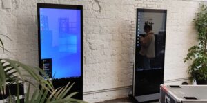 totems tactiles digitales alquiler barcelona